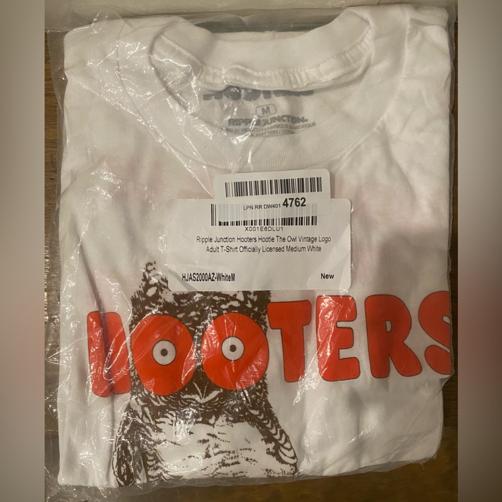 Hooters Tshirt